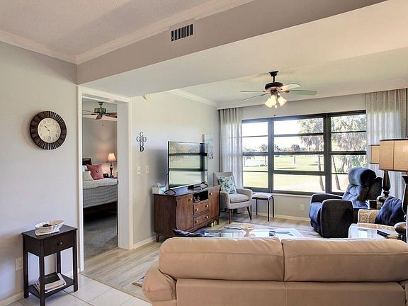 5th image of 32 Plantation Dr APT 202