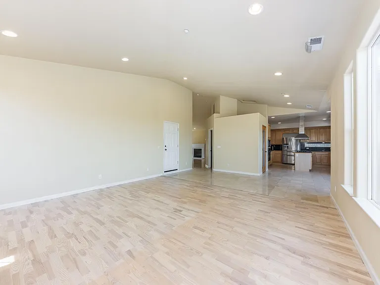 386 Goodwin Dr — Photo 8