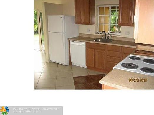 4th image of 1137 NW 18th Ct