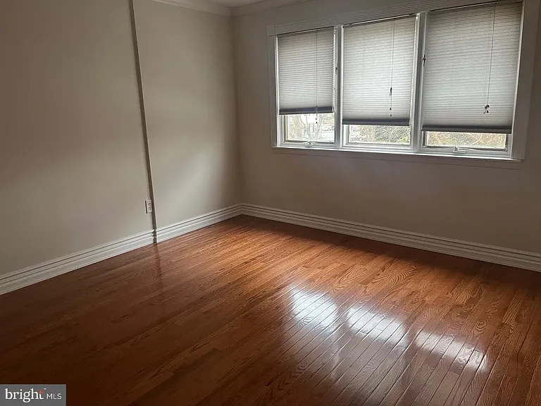 105 Montrose Ave #105 — Photo 15