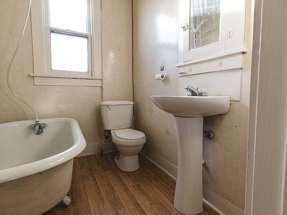 5th image of 914 W Jefferson Blvd APT 3