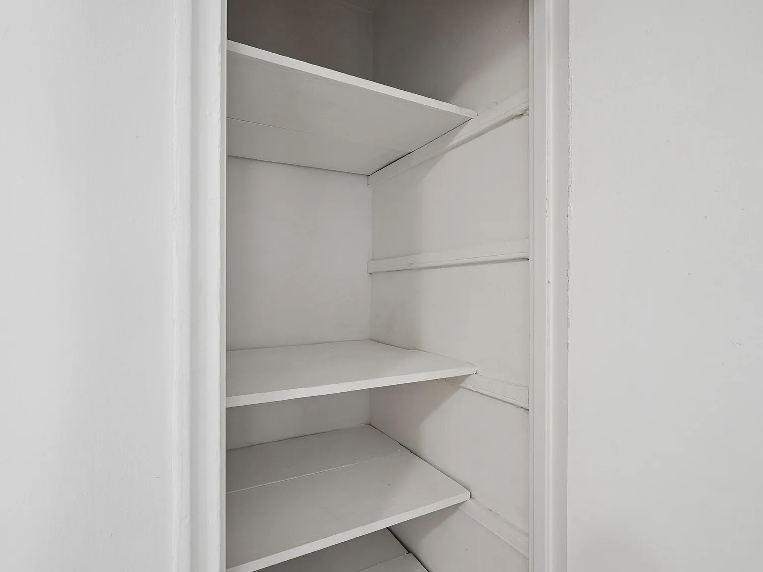 930 Sheridan Avenue — Photo 3