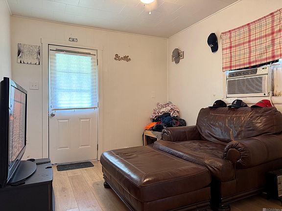 4th image of 1216 N Willow Ave