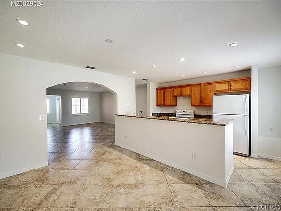 3rd image of 2071 SE Wild Meadow Cir #106