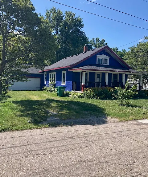 555 Elliott Ave — Photo 1