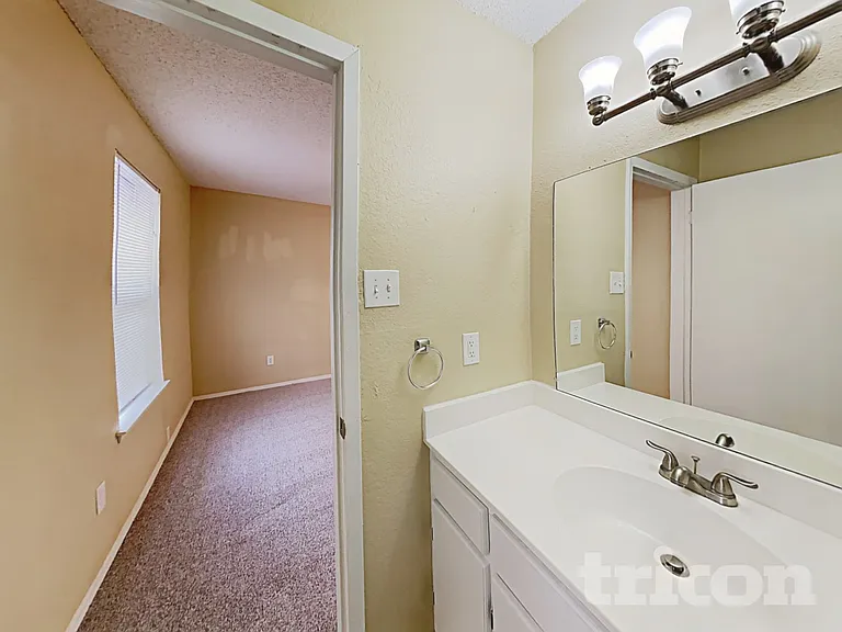 6321 Macarthur Dr — Photo 10