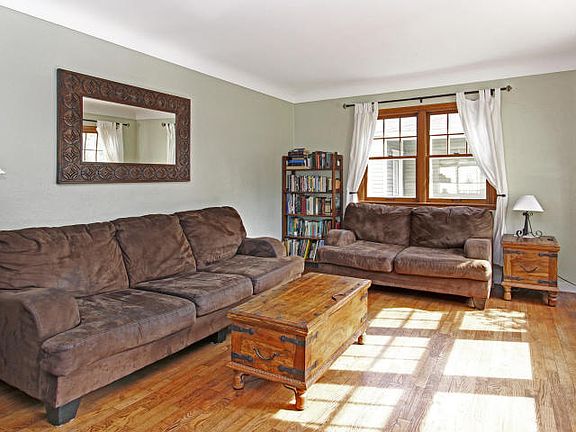 5th image of 23 E 17th St