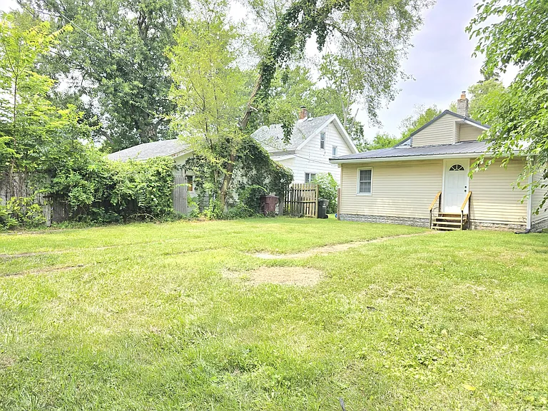 1416 Campeau St — Photo 13
