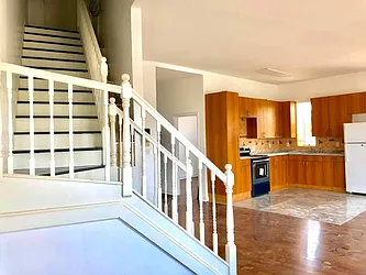 Rented by R New York