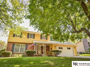 1113 Surrey Rd, Papillion, NE 68046