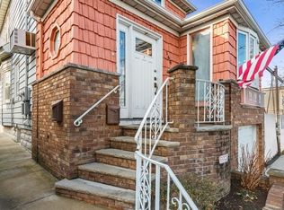 160 W 52nd St #2, Bayonne, NJ 07002