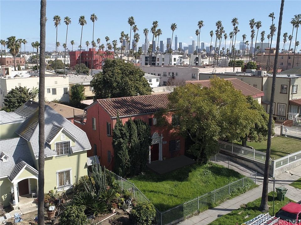 1st image of 226 N Catalina St