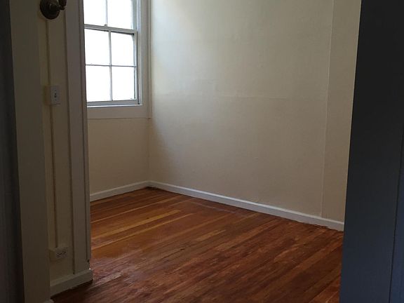 2nd image of 995 Steiner St