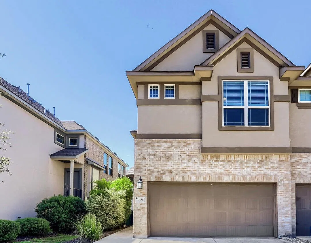 3 bed, 2.5 bath, 1924 sqft, $2,000 — Photo 1