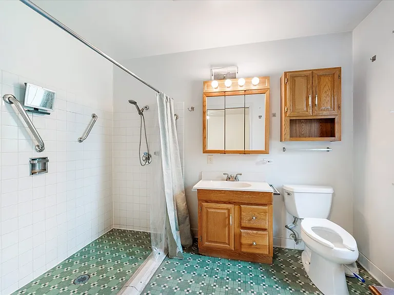 429 S Stratford Ave — Photo 12
