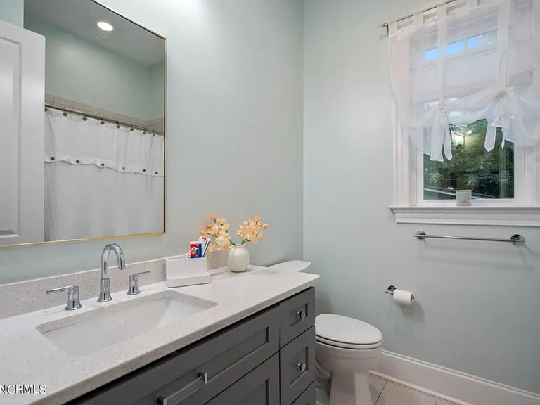 1117 Hill St — Photo 9