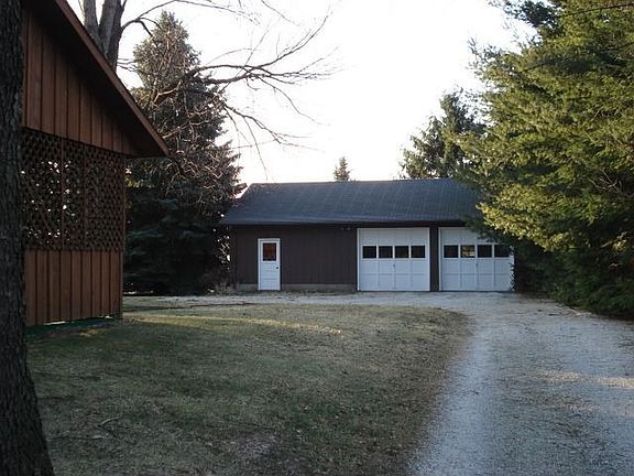 Oversized 40' X 28' Garage