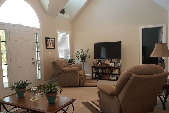 3rd image of 187 Peabody Loop