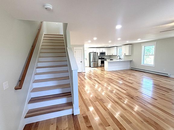 3rd image of 48A Pine Street
