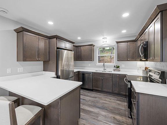 3rd image of 312 Michelle Dr