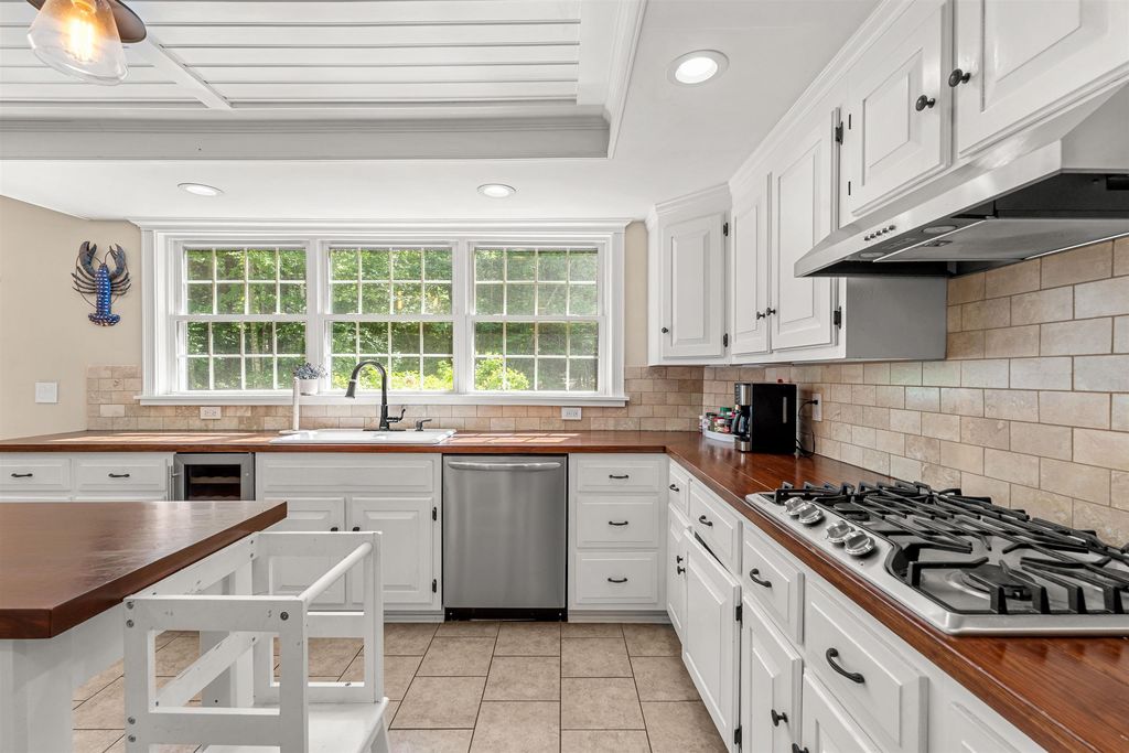 61 Sofia Way, Nottingham, NH - View 2