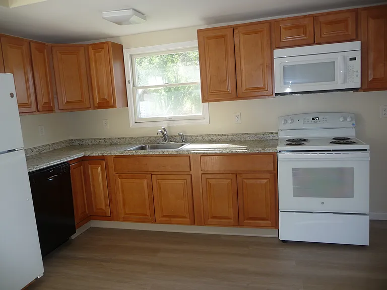 27 Oliver Ave — Photo 9
