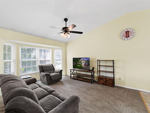 3rd image of 794 Estes Park Dr