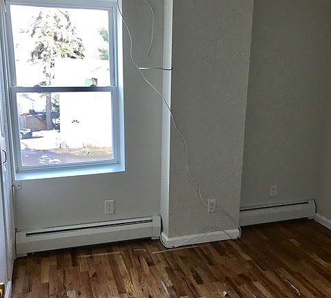 4th image of 210 Rosette St #3