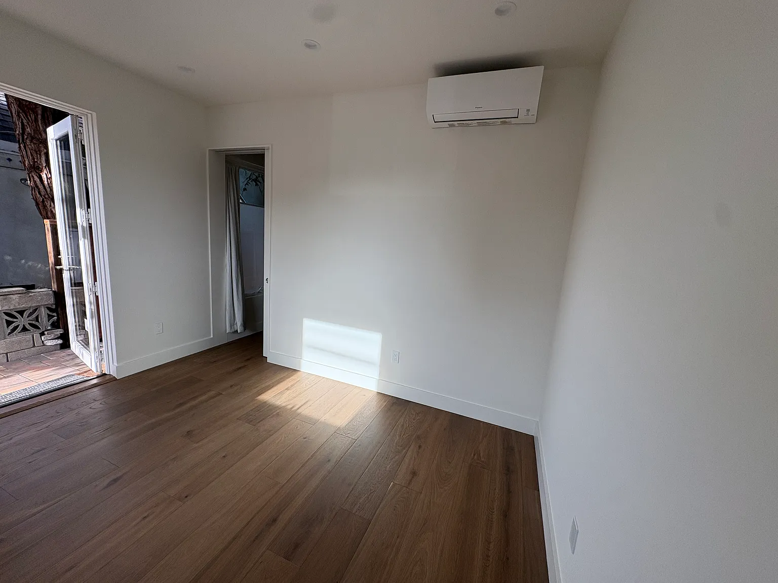 1 bed, 384 sqft, $2,600 — Photo 3