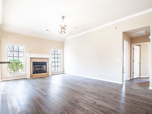 3rd image of 1543 N Shetland Dr
