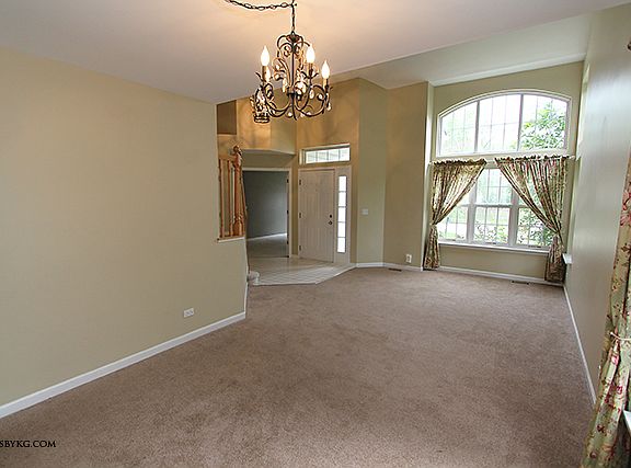 5th image of 562 Fairfax Ln