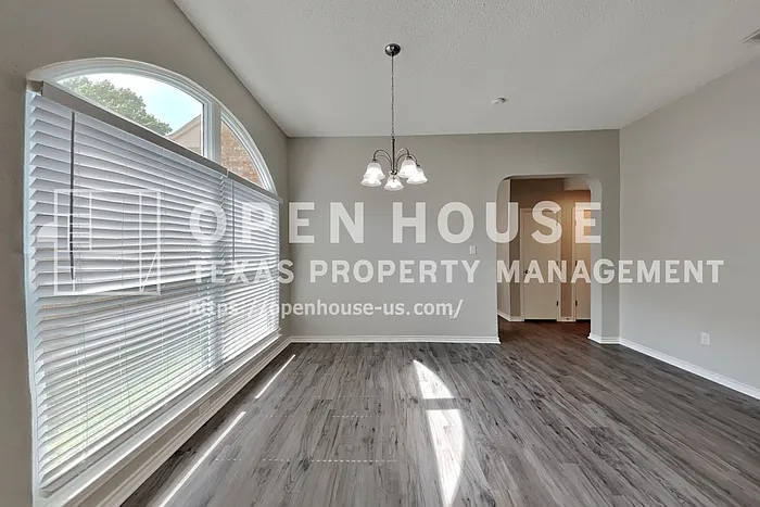 2211 Reverchon Dr — Photo 7