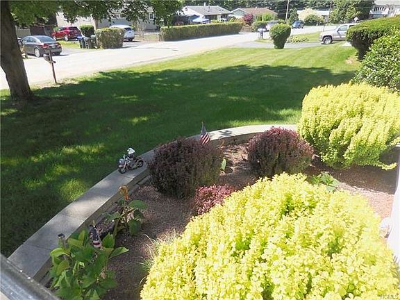 3rd image of 8 Cathy Dr