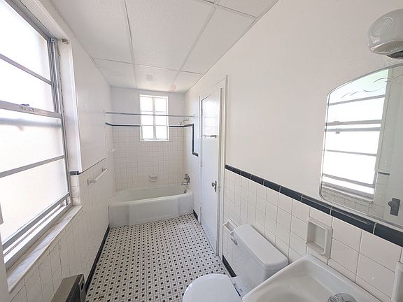 5th image of 1525 E 9th St #L2-a6