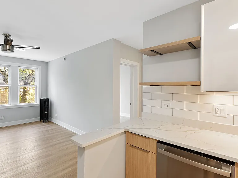 The 1521 Sherwin — Photo 43