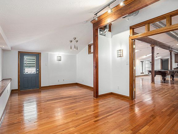 4th image of 137 N Park St