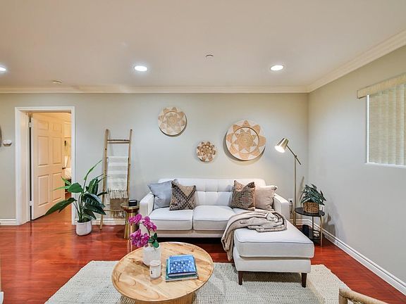 3rd image of 5264 Satsuma Ave Unit 3