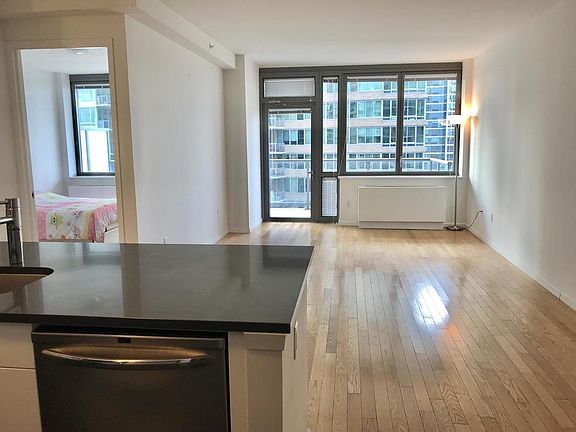 5th image of 4610 Center Blvd APT 1201