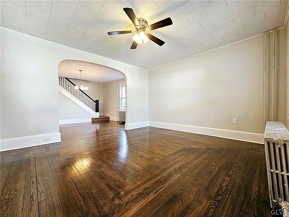 2nd image of 2127 W Norwegian St