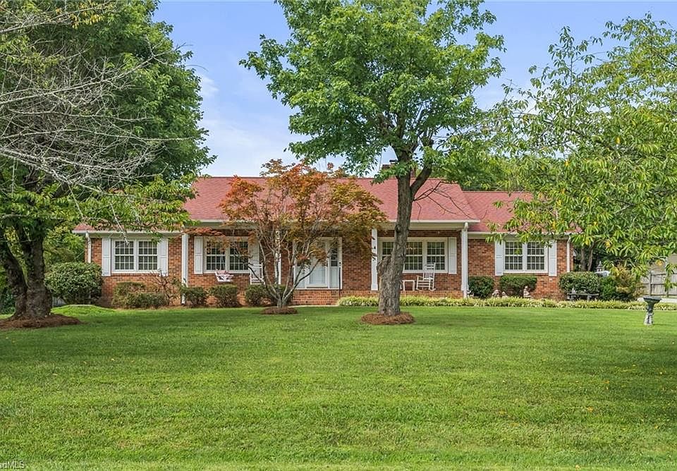 1st image of 214 Cedarwood Dr