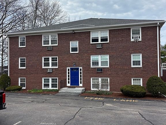 2nd image of 17 Sinai Cir APT D9
