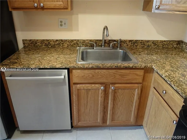 2741 Taft St #206 — Photo 5