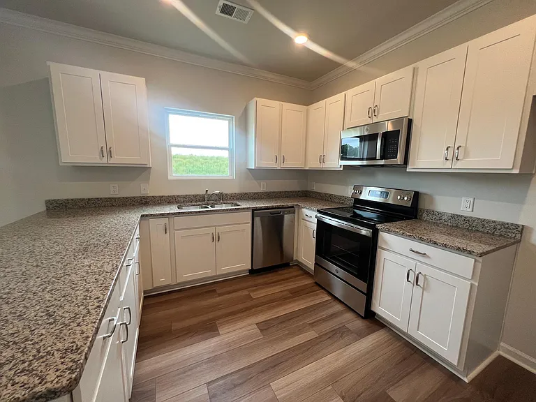 640 Cam Cir — Photo 3
