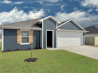 560 Mac St, Prairie Grove, AR 72753