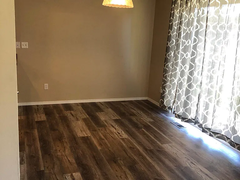 1075 N 14 E — Photo 25
