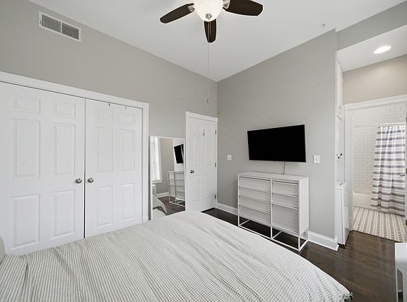 2nd image of 1528 N Paulina St APT C