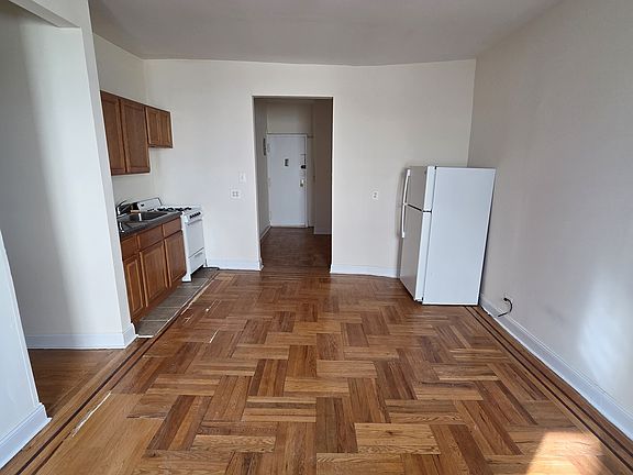 2nd image of 153 Seaman Ave APT 5B