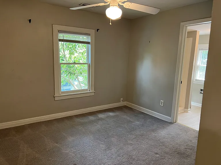 520 1/2 E Franklin St #UPSTAIRS — Photo 7