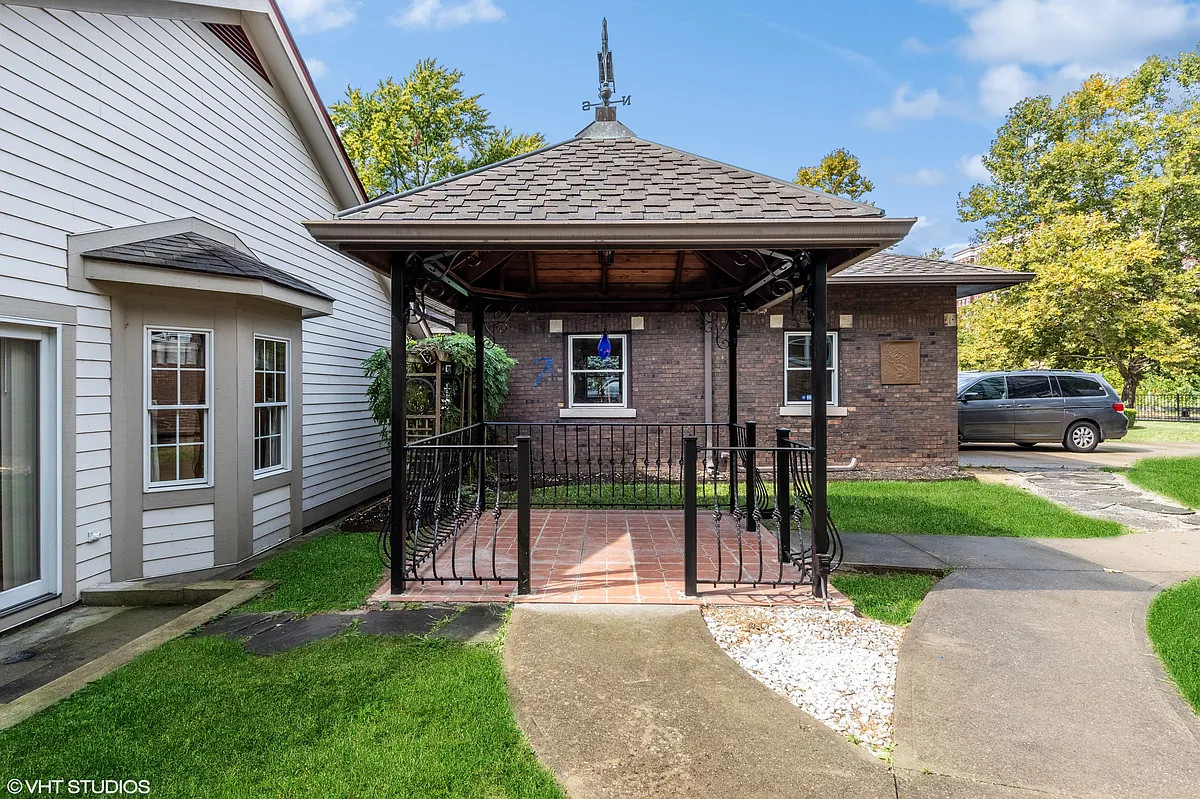 Building Photo - 2542 N Talbott St