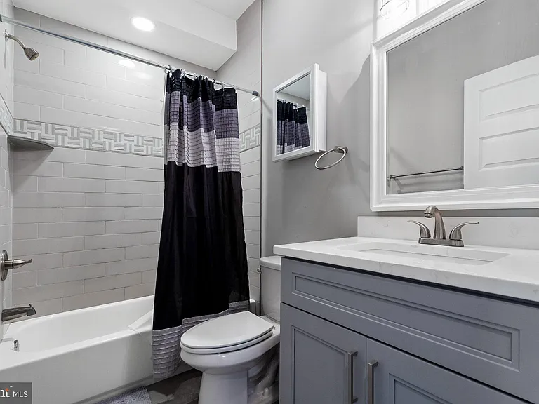 1528 W Seybert St — Photo 18